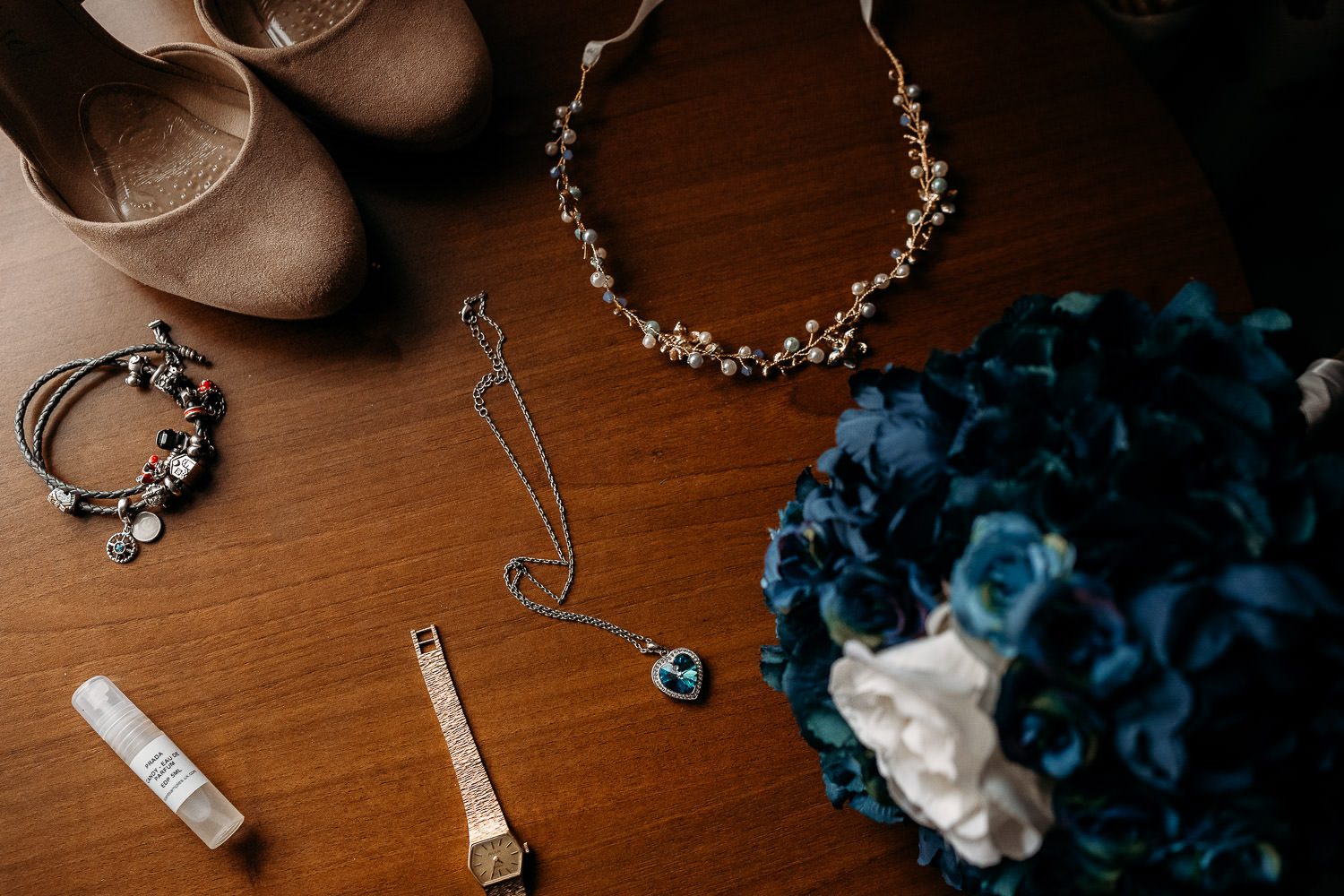 brides wedding details and jewellery