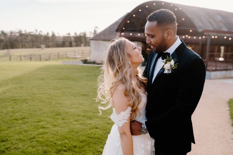 HOW TO NOT FEEL AWKWARD DURING YOUR COUPLE PHOTOS ON YOUR WEDDING DAY